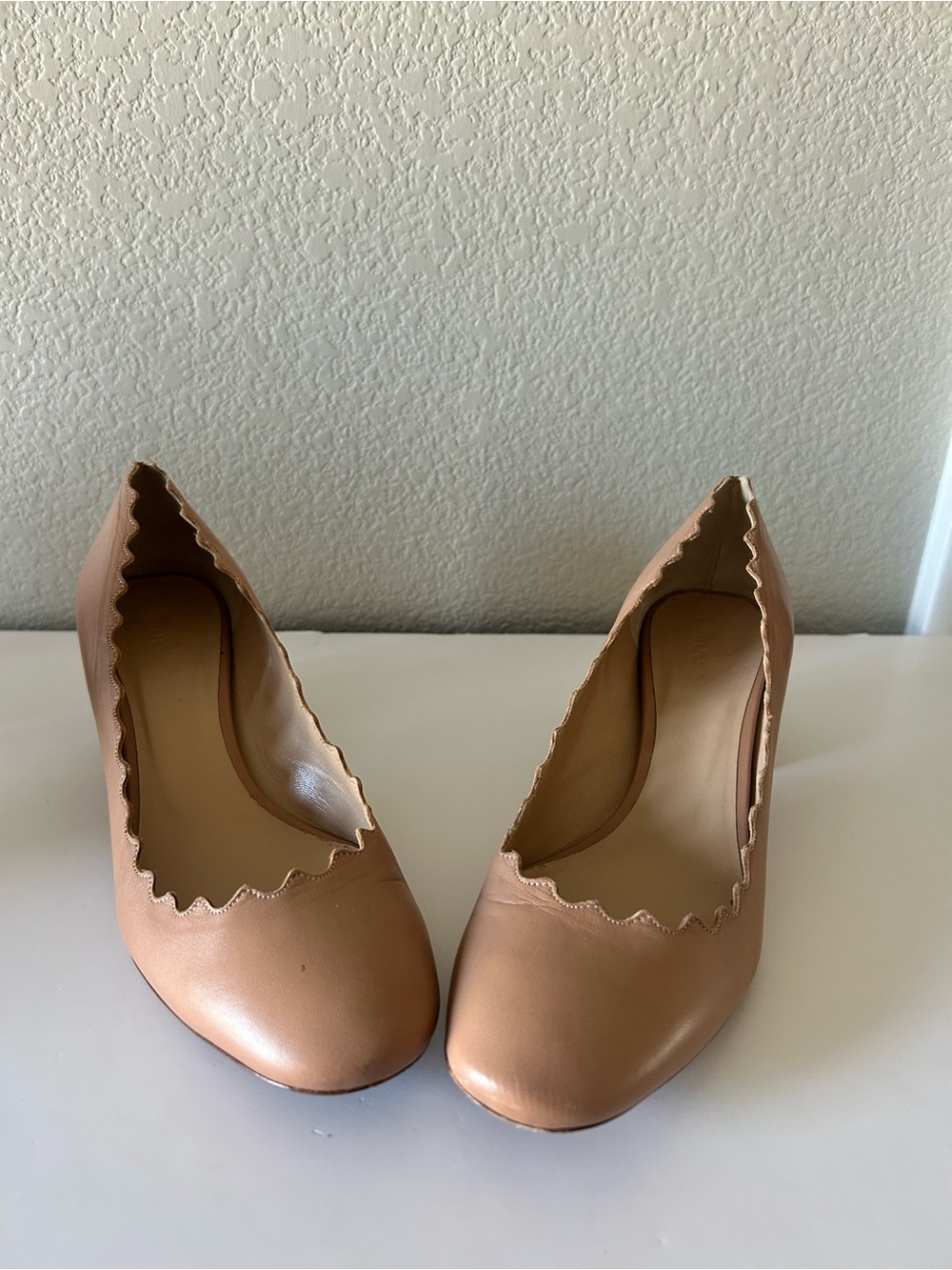 Chloe Lauren Nude Scalloped Block Heel Pump Shoes - Picture 3 of 16
